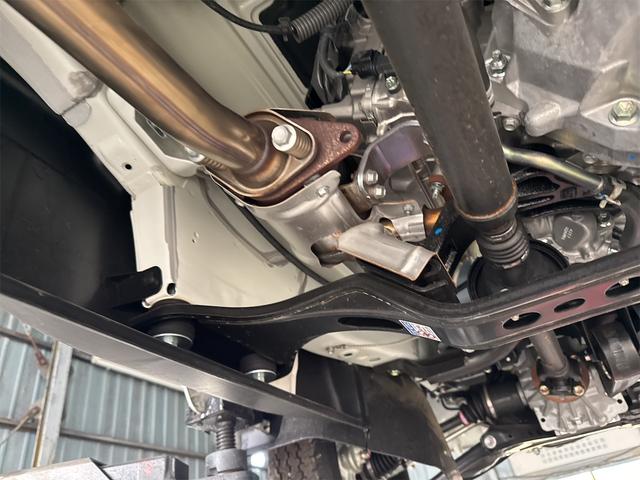 NT100クリッパートラック DX農繁仕様 エアコン パワステ 切り替え4WD 4枚リーフスプリング デフロック 横滑り防止 ABS オートライト 荷台ランプ 純正マット 荷台マット 走行51KM 車検令和8年6月(63枚目)