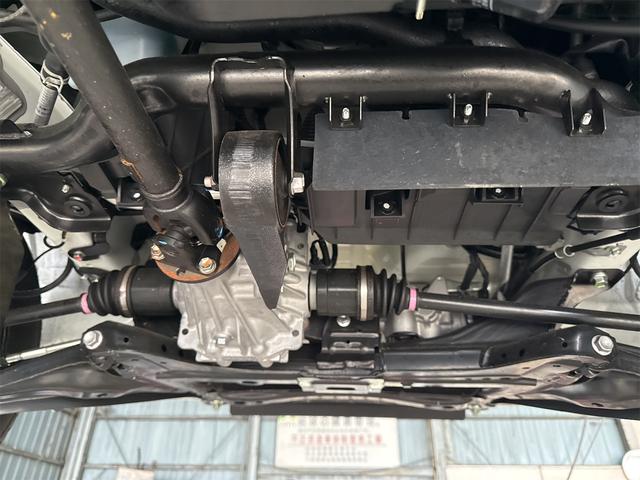 NT100クリッパートラック DX農繁仕様 エアコン パワステ 切り替え4WD 4枚リーフスプリング デフロック 横滑り防止 ABS オートライト 荷台ランプ 純正マット 荷台マット 走行51KM 車検令和8年6月(65枚目)