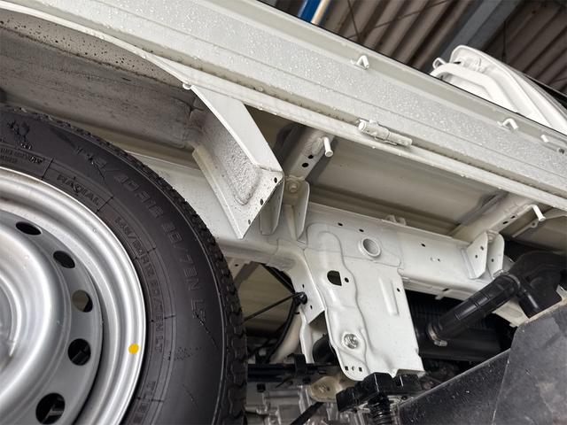 NT100クリッパートラック DX農繁仕様 エアコン パワステ 切り替え4WD 4枚リーフスプリング デフロック 横滑り防止 ABS オートライト 荷台ランプ 純正マット 荷台マット 走行51KM 車検令和8年6月(67枚目)