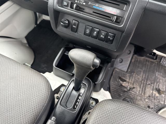 ハイゼットトラック スタンダードSAIIIt エアコン パワステ 切り替え4WD スマートアシストオートマ LEDヘッドライト LEDフォグランプ 4枚リーフスプリング 運転席エアバック 走行28646KM(28枚目)