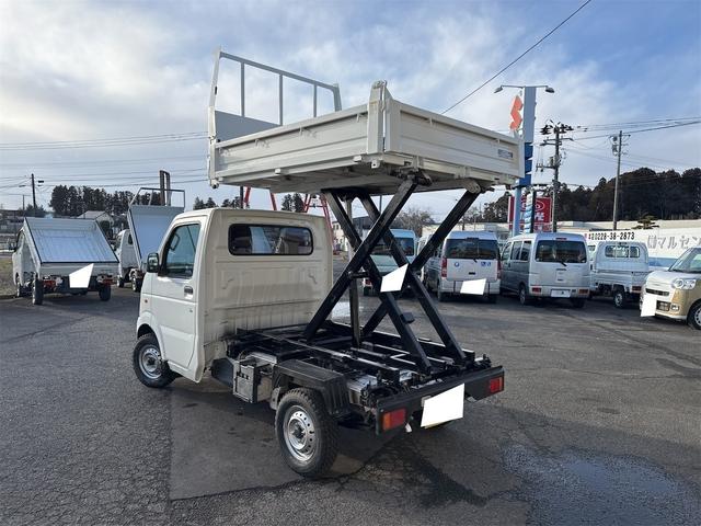 キャリイトラック 　リフトダンプ　エアコン　パワステ　切り替え４ＷＤ　５速マニュアル　走行３６５４９ＫＭ　車検令和９年４月　ＥＴＣ（4枚目）