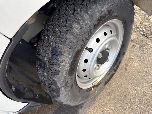 キャリイトラック 　リフトダンプ　エアコン　パワステ　切り替え４ＷＤ　５速マニュアル　走行３６５４９ＫＭ　車検令和９年４月　ＥＴＣ（12枚目）