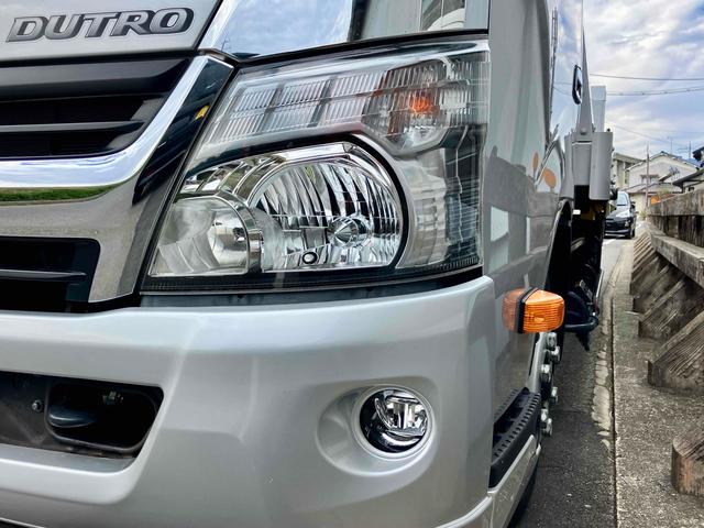 デュトロ 　積載車　最大積載量２８００ｋｇ　６ＭＴ古川ユニック製　Ｎｅｏ５　ウインチ巻上能力２．５ｔｏｎ　ディスチャージヘッドランプ　衝突被害軽減システム　ＥＴＣ　ナビ　ＴＶバックカメラ　電動格納ミラー（8枚目）