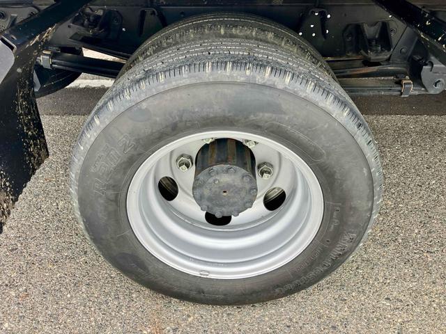 デュトロ 　積載車　最大積載量２８００ｋｇ　６ＭＴ古川ユニック製　Ｎｅｏ５　ウインチ巻上能力２．５ｔｏｎ　ディスチャージヘッドランプ　衝突被害軽減システム　ＥＴＣ　ナビ　ＴＶバックカメラ　電動格納ミラー（16枚目）