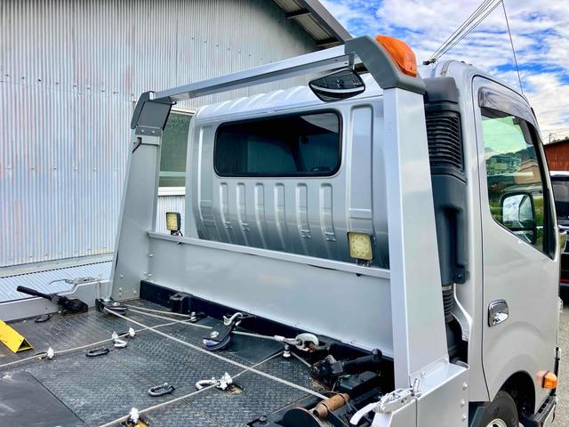デュトロ 　積載車　最大積載量２８００ｋｇ　６ＭＴ古川ユニック製　Ｎｅｏ５　ウインチ巻上能力２．５ｔｏｎ　ディスチャージヘッドランプ　衝突被害軽減システム　ＥＴＣ　ナビ　ＴＶバックカメラ　電動格納ミラー（17枚目）