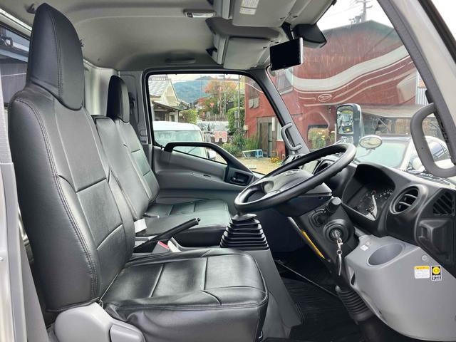 デュトロ 　積載車　最大積載量２８００ｋｇ　６ＭＴ古川ユニック製　Ｎｅｏ５　ウインチ巻上能力２．５ｔｏｎ　ディスチャージヘッドランプ　衝突被害軽減システム　ＥＴＣ　ナビ　ＴＶバックカメラ　電動格納ミラー（25枚目）