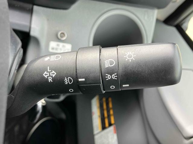 デュトロ 　積載車　最大積載量２８００ｋｇ　６ＭＴ古川ユニック製　Ｎｅｏ５　ウインチ巻上能力２．５ｔｏｎ　ディスチャージヘッドランプ　衝突被害軽減システム　ＥＴＣ　ナビ　ＴＶバックカメラ　電動格納ミラー（29枚目）