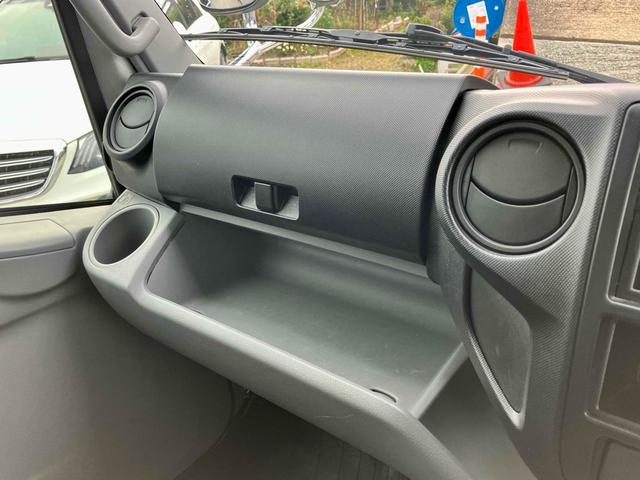 デュトロ 　積載車　最大積載量２８００ｋｇ　６ＭＴ古川ユニック製　Ｎｅｏ５　ウインチ巻上能力２．５ｔｏｎ　ディスチャージヘッドランプ　衝突被害軽減システム　ＥＴＣ　ナビ　ＴＶバックカメラ　電動格納ミラー（38枚目）