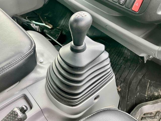 デュトロ 　積載車　最大積載量２８００ｋｇ　６ＭＴ古川ユニック製　Ｎｅｏ５　ウインチ巻上能力２．５ｔｏｎ　ディスチャージヘッドランプ　衝突被害軽減システム　ＥＴＣ　ナビ　ＴＶバックカメラ　電動格納ミラー（43枚目）