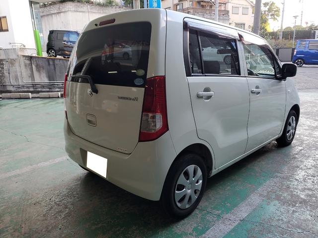 ワゴンR FXアイドリングストップ ワンオーナー ユーザー買取 禁煙車 純正CDオーディオ アイドリングストップ 盗難防止システム 運転席助手席エアバッグ 車検整備付 スペアキー付(5枚目)