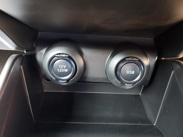 スイフトスポーツ ＺＣ３３Ｓ　ファイナルエディション　特別仕様車　６ＭＴ　ターボ　オートクルーズコントロール　全方位モニター用カメラ　衝突被害軽減ブレーキ　シートヒーター　登録済未使用車（11枚目）