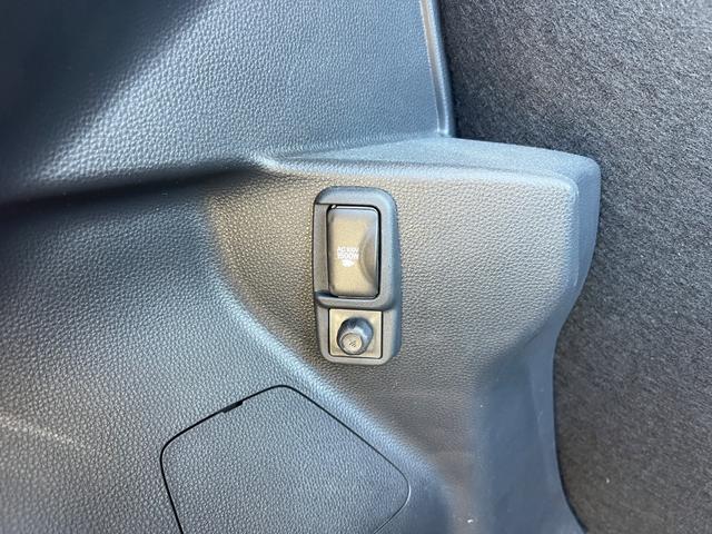 ヤリス ハイブリッドZ 1.5 ハイブリッド Z E-Four 4WD (ホワイトパールクリスタルシャイン) 前後ドライブレコーダー ナビ連動ETC アラウンドビューモニターシートヒーター(16枚目)