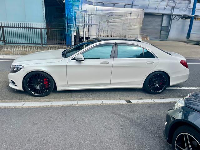 Ｓ５５０ロング　Ｓ５５０ロング　ＡＭＧライン　ナビ　パノラミックルーフ　　エアロ　ＩＳＴＯＰ　パッケージ　ショーファーパッケージ：記録簿　取説　整備手帳、スペアーキー：Ｃａｒｌｓｓｏｎ２１インチＡＷ　　パドルシフト(37枚目)