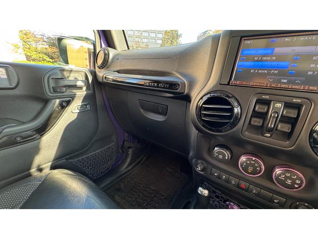 ジープ・ラングラーアンリミテッド バックカントリーエディション 日本限定100台 アンリミテッド バックカントリーエディション ハードトップ 4WD 電子制御5速FAT(30枚目)