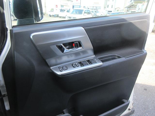 ヴォクシー ＺＳ　煌Ｚ　大画面フルセグナビ　Ｂカメラ　後席モニター　ＥＴＣ　両側パワースライドドア　純正１６インチアルミホイール　ＨＩＤヘッドランプ　フォグランプ　スマートキー／プッシュスタート（22枚目）