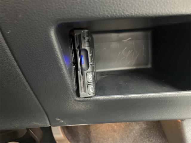 308 CC グリフ インテグラルレザー オープンカー ドライブレコーダー ETC TV クリアランスソナー オートクルーズコントロール HID AT キーレスエントリー 電動格納ミラー シートヒーター アルミホイール 盗難防止システム(9枚目)