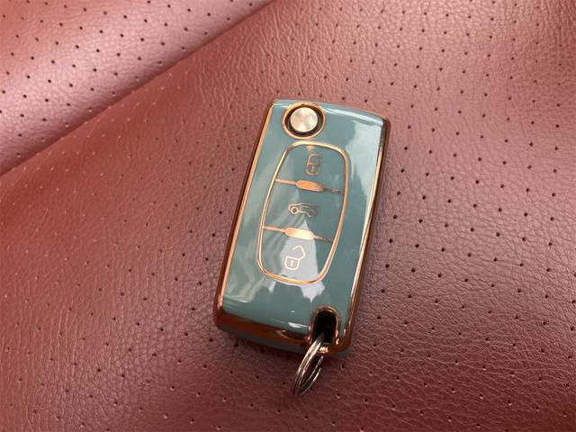 308 CC グリフ インテグラルレザー オープンカー ドライブレコーダー ETC TV クリアランスソナー オートクルーズコントロール HID AT キーレスエントリー 電動格納ミラー シートヒーター アルミホイール 盗難防止システム(11枚目)