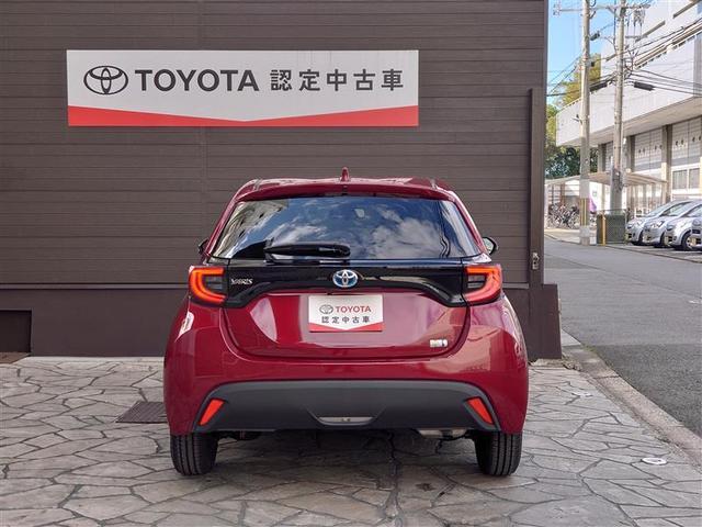 ヤリス ハイブリッドＧ　ＬＥＤライト　Ｉストップ　サイドエアバッグ　スマートキ　ナビ　Ｂモニター　ドライブレコーダー　ＥＴＣ車載器　横滑り防止装置　クルコン　セキュリティアラーム　メディアプレイヤー接続　パワステ　キーフリー（6枚目）