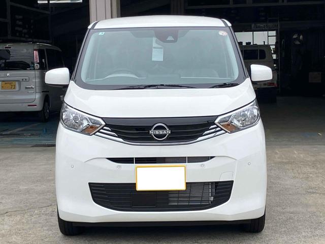 デイズ Ｓ　バックカメラ　クリアランスソナー　衝突被害軽減システム　オートライト　キーレスエントリー　アイドリングストップ　電動格納ミラー　ベンチシート　ＣＶＴ　盗難防止システム　ＡＢＳ　ＥＳＣ　ＵＳＢ（12枚目）