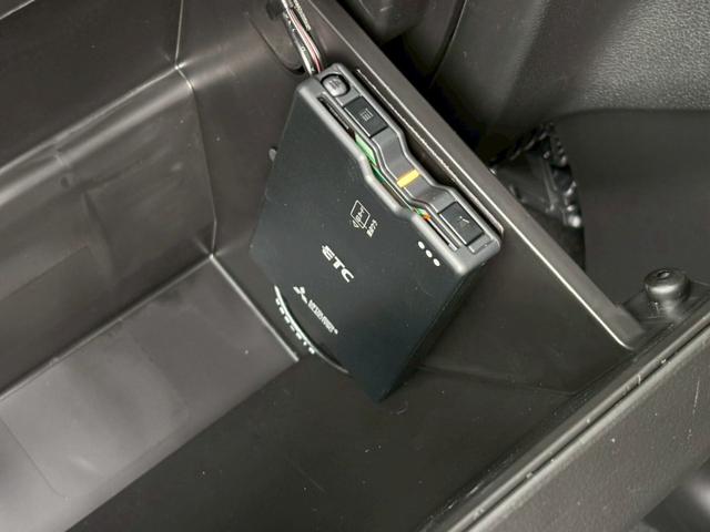 スペーシアカスタム ハイブリッドXS 純正9インチナビ 全方位カメラ ETC スズキコネクト通信機 電動パーキング アダプティブクルーズコントロール ハンドルヒーター シートヒーター 両側パワースライドドア リモコンキー2個(8枚目)