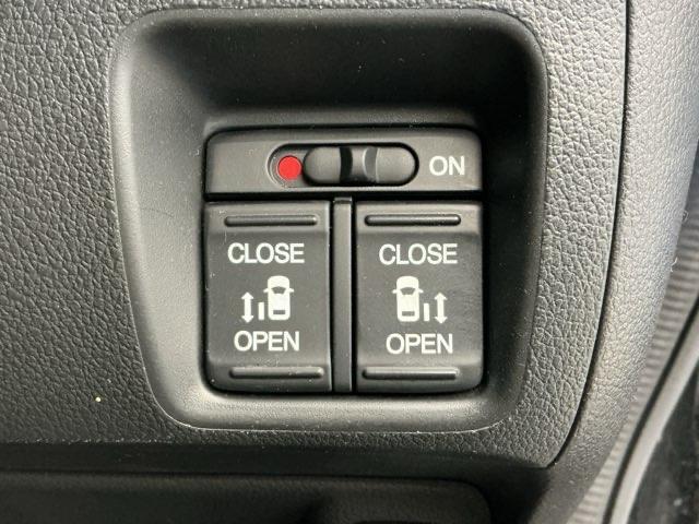 N-BOXカスタム GターボSSブラックスタイルパッケージ ホンダ認定中古車 社外ドラレコ 両側電動 カーテンエアバック 整備記録簿 ナビTV バックモニター 地デジTV 前席シートヒーター 盗難防止システム 横滑り防止 ワンオーナー DVD キーレス ターボ(10枚目)