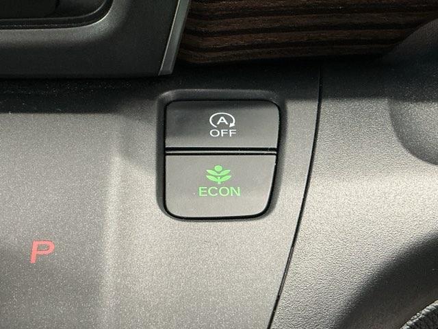 フリード クロスター・ホンダセンシング　ホンダ認定中古車　純正ドラレコ前後　両ＰＳＤ　地デジ　エアバック　Ｉストップ　ＶＳＡ　リヤカメラ　３列シート　整備記録簿　ＤＶＤ再生　ウォークスルー　イモビライザー　ワンオーナー　キーフリー　パワステ（12枚目）