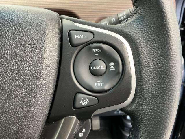 フリード クロスター・ホンダセンシング　ホンダ認定中古車　純正ドラレコ前後　両ＰＳＤ　地デジ　エアバック　Ｉストップ　ＶＳＡ　リヤカメラ　３列シート　整備記録簿　ＤＶＤ再生　ウォークスルー　イモビライザー　ワンオーナー　キーフリー　パワステ（13枚目）