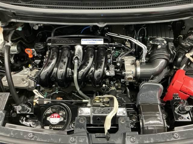 フリード クロスター・ホンダセンシング　ホンダ認定中古車　純正ドラレコ前後　両ＰＳＤ　地デジ　エアバック　Ｉストップ　ＶＳＡ　リヤカメラ　３列シート　整備記録簿　ＤＶＤ再生　ウォークスルー　イモビライザー　ワンオーナー　キーフリー　パワステ（18枚目）