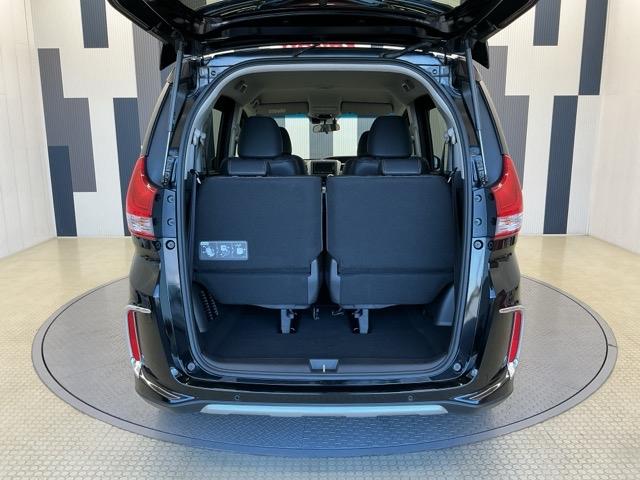 フリード クロスター・ホンダセンシング　ホンダ認定中古車　純正ドラレコ前後　両ＰＳＤ　地デジ　エアバック　Ｉストップ　ＶＳＡ　リヤカメラ　３列シート　整備記録簿　ＤＶＤ再生　ウォークスルー　イモビライザー　ワンオーナー　キーフリー　パワステ（19枚目）