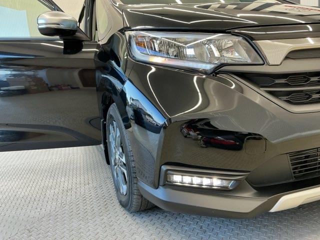 フリード クロスター・ホンダセンシング　ホンダ認定中古車　純正ドラレコ前後　両ＰＳＤ　地デジ　エアバック　Ｉストップ　ＶＳＡ　リヤカメラ　３列シート　整備記録簿　ＤＶＤ再生　ウォークスルー　イモビライザー　ワンオーナー　キーフリー　パワステ（22枚目）