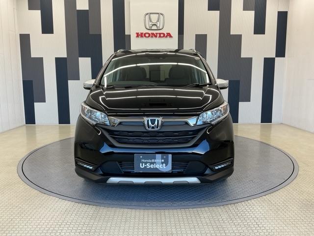 フリード クロスター・ホンダセンシング　ホンダ認定中古車　純正ドラレコ前後　両ＰＳＤ　地デジ　エアバック　Ｉストップ　ＶＳＡ　リヤカメラ　３列シート　整備記録簿　ＤＶＤ再生　ウォークスルー　イモビライザー　ワンオーナー　キーフリー　パワステ（23枚目）