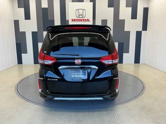 フリード クロスター・ホンダセンシング　ホンダ認定中古車　純正ドラレコ前後　両ＰＳＤ　地デジ　エアバック　Ｉストップ　ＶＳＡ　リヤカメラ　３列シート　整備記録簿　ＤＶＤ再生　ウォークスルー　イモビライザー　ワンオーナー　キーフリー　パワステ（24枚目）