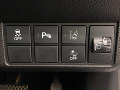 障害物との距離が近づくと音声やアラーム・ディスプレイ表示で知らせてくれる障害物センサー、万が一の時にあると心強い横滑り防止装置、路外逸脱抑制機能、衝突軽減ブレーキ付きです！ 2