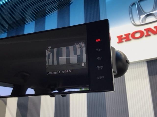 フィットシャトルハイブリッド ハイブリッド・ナビプレミアムセレクション　ホンダ認定中古車　社外ドラレコ前　ＥＴＣ　ワンオーナー車　ドライブレコーダー　セキュリティアラーム　バックモニター　Ｗエアバック　オートエアコン　ＤＶＤ再生　オートクルーズコントロール　ＨＤＤナビ（6枚目）