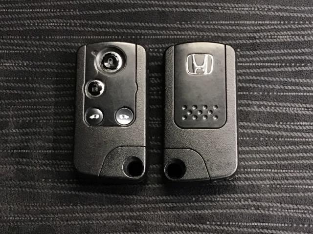 フリードハイブリッド ジャストセレクション　ホンダ認定中古車　純正ドラレコ前　ＥＴＣ　助手席エアバッグ　整備記録簿　スマートキーシステム　ナビ・ＴＶ　Ｂモニ　ＤＶＤ視聴可能　キーレススタート　盗難防止アラーム　ＶＳＡ　運転席エアバッグ　１セグ（17枚目）