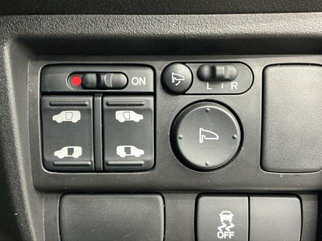 フリードスパイク Gジャストセレクション ホンダ認定中古車 両側電動 純正ナビ スマートキーシステム オートクルーズコントロール セキュリティー ナビ・テレビ 横滑防止 HDDナビ AUTOエアコン ワンセグ パワーウィンドウ DVD再生機能(10枚目)