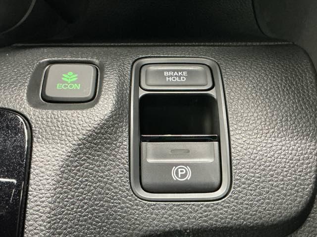 エンジンやエアコンなどを協調制御し燃費の向上に有効なＥＣＯＮスイッチ、わずかな力で簡単に操作出来る電動パーキングブレーキ・オートブレーキホールド付きです！