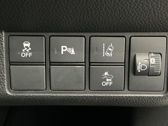 横滑り防止装置、障害物センサー、万が一の時にあると心強いホンダセンシング機能−路外逸脱抑制機能・衝突軽減ブレーキ付きです！