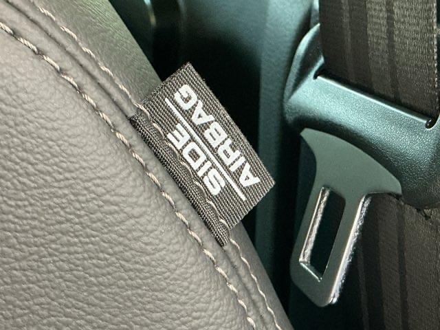 シートのドア側に搭載されるサイドＳＲＳエアバッグ付きです！側方からの衝突の場合に対して作動し、衝撃を和らげてくれます。