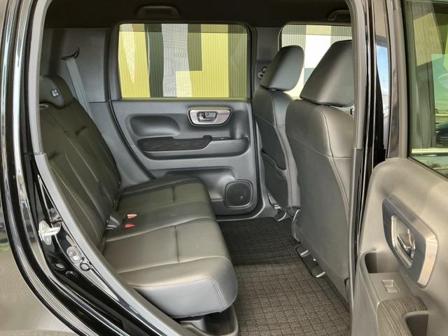 リアシートも広々としていて、座りやすいです。