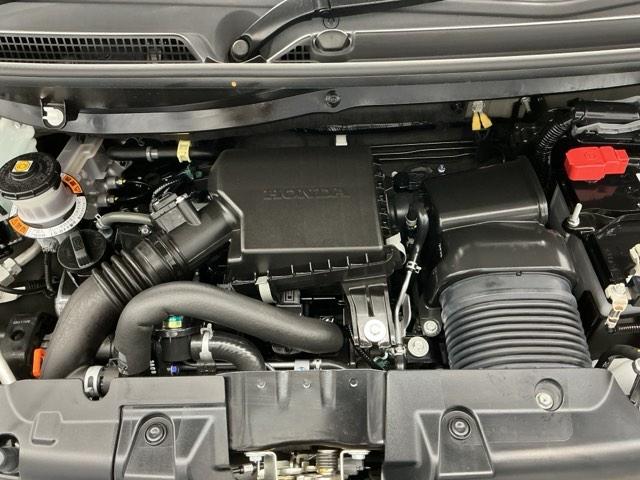 技術が詰まったエンジンルームもご覧の通りピカピカにクリーニング済みです。パワフルな走りが楽しめるターボエンジン搭載です！