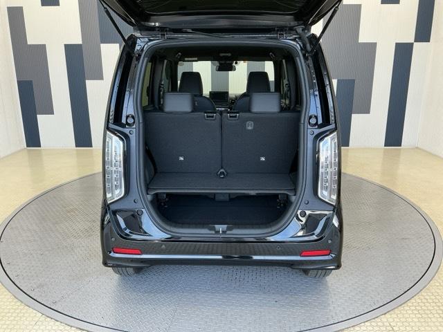 ラゲッジスペースは日常使う分には充分な広さです。２段ラックモードで上下の積み分けが可能です！