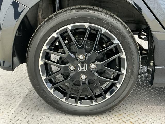 純正アルミホイールです！オシャレな足元を演出してくれます！