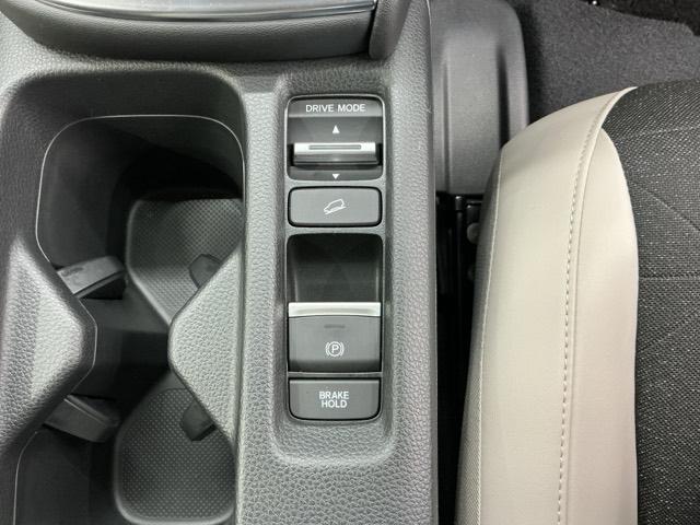 ヴェゼル e:HEVZ ホンダ認定中古車 4WD 全周囲カメラ 盗難防止装置 1オーナー Rカメラ フルセグテレビ スマ-トキ- ETC車載器 アクティブクルーズ Pセンサー サイドエアバッグ ナビTV フルオートエアコン(6枚目)