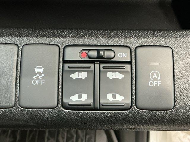 ステップワゴンスパーダ Ｚ　ホンダ認定中古車　社外ドラレコ前　ＥＴＣ　横滑防止　イモビ　ＵＳＢ接続　スマキー　地デジＴＶ　バックモニタ－　３列シ－ト　キーフリー　フロントカメラ　パワーウィンド　ナビ・ＴＶ　エアコン　ＤＶＤ再生（10枚目）