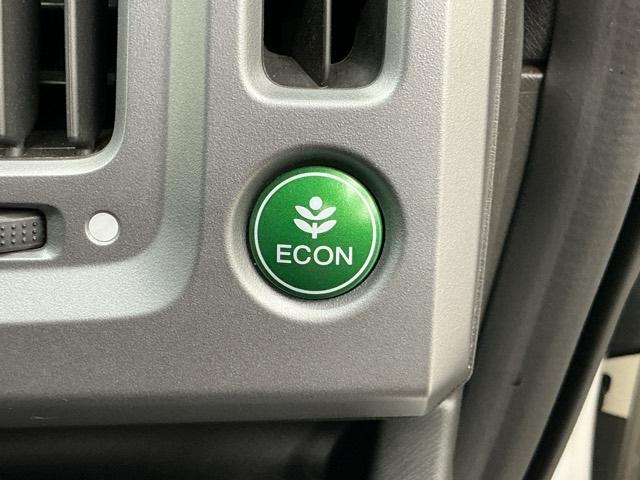 ステップワゴンスパーダ Ｚ　ホンダ認定中古車　社外ドラレコ前　ＥＴＣ　横滑防止　イモビ　ＵＳＢ接続　スマキー　地デジＴＶ　バックモニタ－　３列シ－ト　キーフリー　フロントカメラ　パワーウィンド　ナビ・ＴＶ　エアコン　ＤＶＤ再生（12枚目）