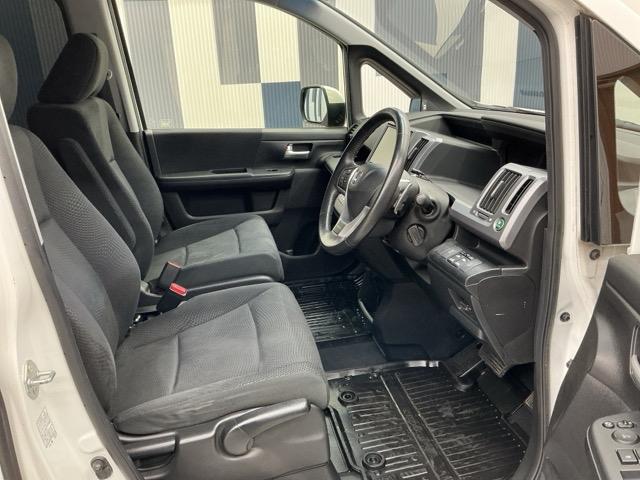 ステップワゴンスパーダ Ｚ　ホンダ認定中古車　社外ドラレコ前　ＥＴＣ　横滑防止　イモビ　ＵＳＢ接続　スマキー　地デジＴＶ　バックモニタ－　３列シ－ト　キーフリー　フロントカメラ　パワーウィンド　ナビ・ＴＶ　エアコン　ＤＶＤ再生（13枚目）