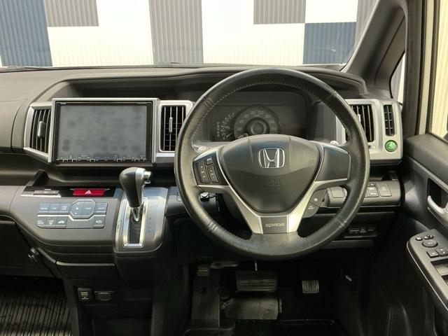 ステップワゴンスパーダ Ｚ　ホンダ認定中古車　社外ドラレコ前　ＥＴＣ　横滑防止　イモビ　ＵＳＢ接続　スマキー　地デジＴＶ　バックモニタ－　３列シ－ト　キーフリー　フロントカメラ　パワーウィンド　ナビ・ＴＶ　エアコン　ＤＶＤ再生（15枚目）