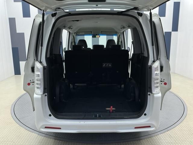 ステップワゴンスパーダ Ｚ　ホンダ認定中古車　社外ドラレコ前　ＥＴＣ　横滑防止　イモビ　ＵＳＢ接続　スマキー　地デジＴＶ　バックモニタ－　３列シ－ト　キーフリー　フロントカメラ　パワーウィンド　ナビ・ＴＶ　エアコン　ＤＶＤ再生（19枚目）