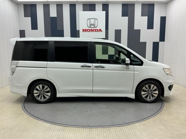 ステップワゴンスパーダ Ｚ　ホンダ認定中古車　社外ドラレコ前　ＥＴＣ　横滑防止　イモビ　ＵＳＢ接続　スマキー　地デジＴＶ　バックモニタ－　３列シ－ト　キーフリー　フロントカメラ　パワーウィンド　ナビ・ＴＶ　エアコン　ＤＶＤ再生（24枚目）